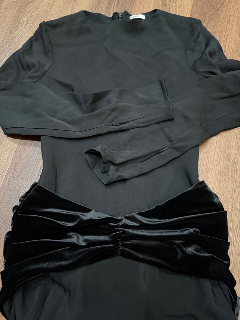 House Of Cb Athena Long Sleeve Stretch Crepe Gown - Picture 7 of 8